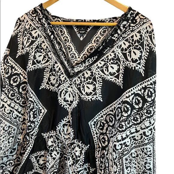 NWOT WHIT HOUSE BLACK MARKET 100% Silk Loose Fit Paisley Print Boho Top S - Picture 2 of 11